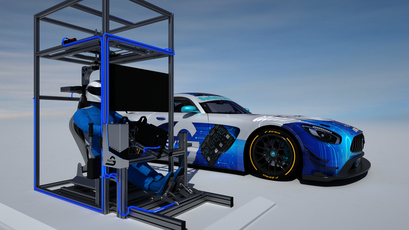 Ein Animiertes Bild, bei dem rechts seitlich ein Mercedes GT3 mit Arnold NextG Branding zu sehen ist und links eine Konstruktion mit Fernsehr, NX NextMotion. Lenkrad und einem Menschen der mit Helm in einem Sitz sitzt und das Lenkrad in der Hand hält.