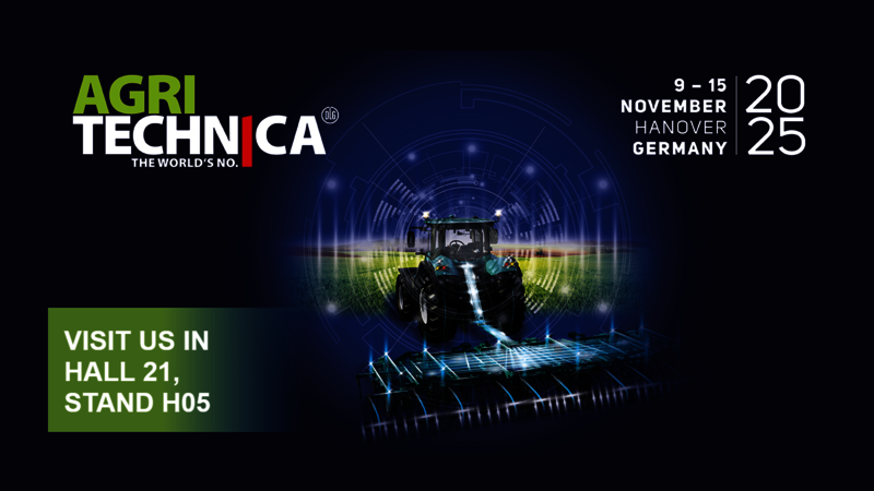 Ein Banner der Landwirtschaftsmesse Agritechnica mit Datum und Standplatz. In dunkelblau gehalten mit einem Traktor in der Mitte.