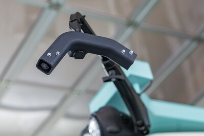 Ein Gestell welches vorne und hinten eine Kamera hat.